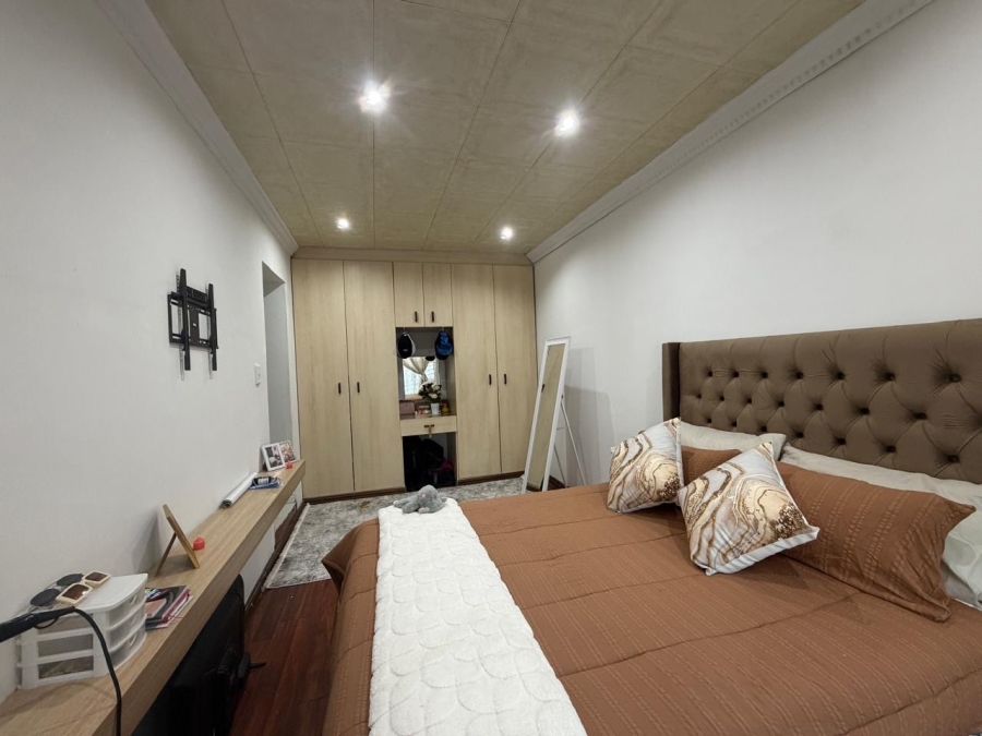 5 Bedroom Property for Sale in Colorado Park Western Cape